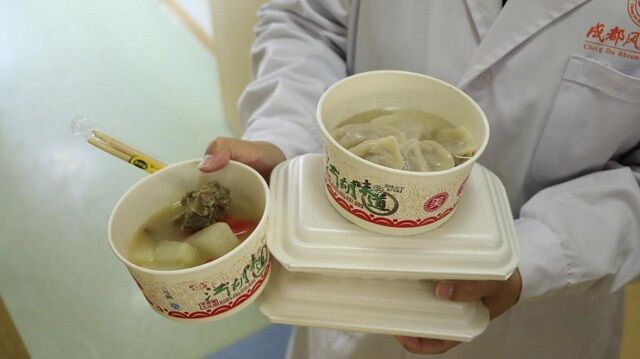 迎冬至送饺子,成都风湿医院医患情暖一家亲