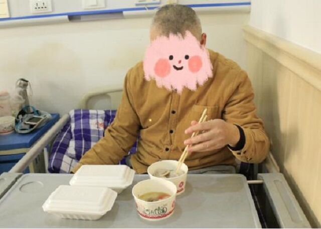 迎冬至送饺子,成都风湿医院医患情暖一家亲