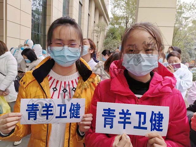 成都风湿医院志愿者黄月、杨亭