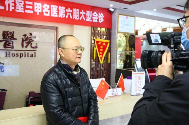 成都风湿医院特聘专家张世俊主任接受成都电视台采访 成都风湿医院特聘专家张世俊主任接受成都电视台采访